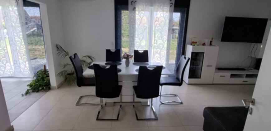 Kremmen: 10 Min S-Bhf, gepflegter, sonniger Bungalow, Baujahr. 2017, 4 Zi., ca. 130 m2