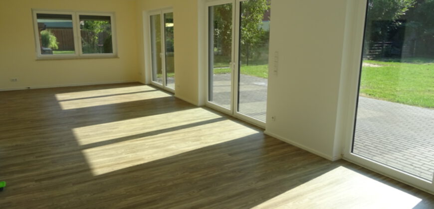 Schulzendorf-Berlin-Köpenick: Zweifamilienhaus mit 2 großen, hellen Wohnungen, auf Sonnengrundstück!
