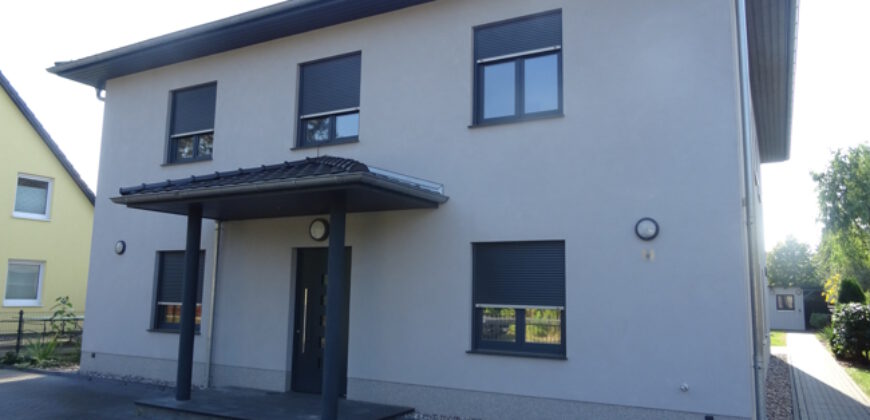 Schulzendorf-Berlin-Köpenick: Zweifamilienhaus mit 2 großen, hellen Wohnungen, auf Sonnengrundstück!