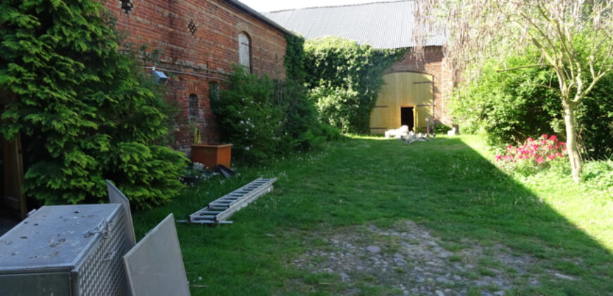 Gransee-Neulögow: Bauernhaus im Dornröschenschlaf, teilsaniert, 2 Nebengebäude auf 2.000 m² Grund