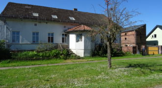 Gransee-Neulögow: Bauernhaus im Dornröschenschlaf, teilsaniert, 2 Nebengebäude auf 2.000 m² Grund