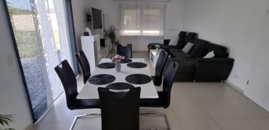 Kremmen: 10 Min S-Bhf, gepflegter, sonniger Bungalow, Baujahr. 2017, 4 Zi., ca. 130 m2
