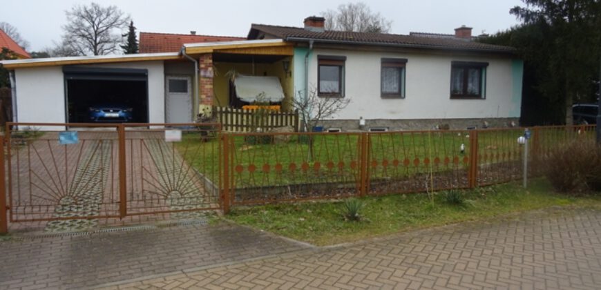 Oranienburg: Bungalow mit Potential, 4-5 Zimmern, 3 Terrassen, gr. Garage und Vollkeller.