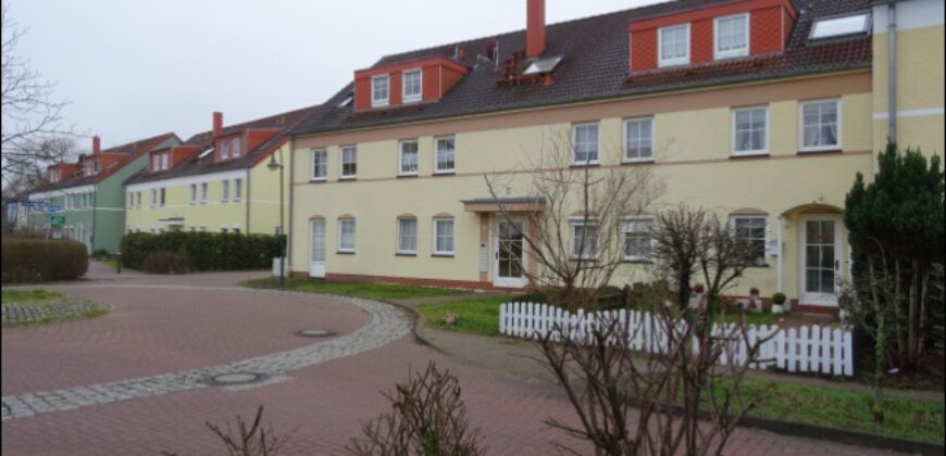 Rangsdorf-Groß Machnow: Maisonette-Wohnung mit eigenem Eingang, Sonnenterrasse, Garten und Carport.