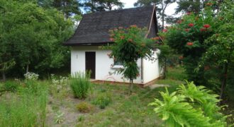 Oranienburg: Ausbaufähiges Wochenendhaus auf Baugrundstück mit ca. 759m² in Waldlage