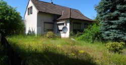 Wandlitz-Nahe Naturpark Barnim: Sanierungsbedürftiges Einfamilienhaus mit massivem Nebengebäude.