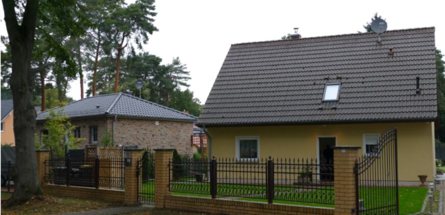 Berlin-Falkensee, schönes luxuriöses Einfamilienhaus, großem Sonnengrundstück in begehrter Wohnlage.