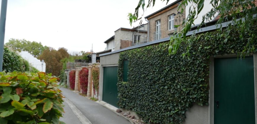 Nauen, in malerischer Altstadtlage, Einfamilien-Reihenhaus mit großer überdachter Sonnenterasse.