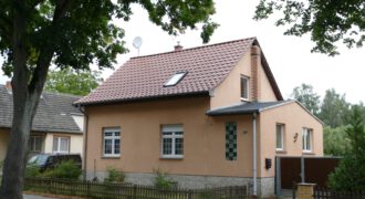 Gransee: Zentral gelegenes Grundstück, großzügiges, saniertes Einfamilienhaus, Zugang zum See.