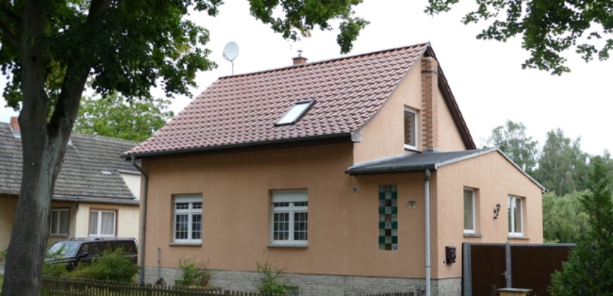 Gransee: Zentral gelegenes Grundstück, großzügiges, saniertes Einfamilienhaus, Zugang zum See.