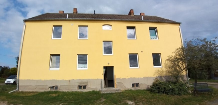 Heckelberg-Brunow – Großes Mehrfamilienhaus mit 4 Wohnungen und großem Grundstück