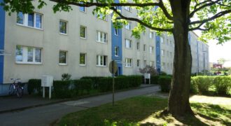 Bernau bei Berlin: Gepfl. 3-Zimmer-WHG. mit Balkon, Kellerraum und S-Bahn-Anschluss, in ruhiger Lage