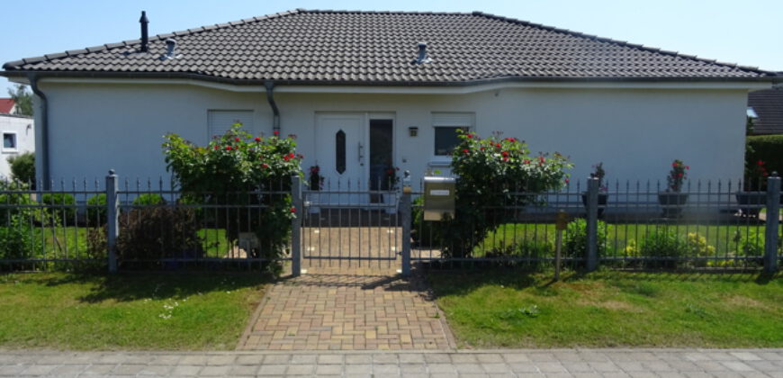 Schorfheide-Eberswalde: 3,5% Rendite! Moderner, barrierefr. Bungalow auf Eckgrdstk., in ruhiger Lage
