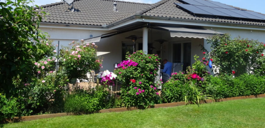 Schorfheide-Eberswalde: 3,5% Rendite! Moderner, barrierefr. Bungalow auf Eckgrdstk., in ruhiger Lage