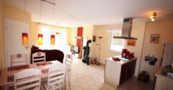 Koserow-Ostsee: 600 Meter bis zum Strand! Gepflegtes 2-Zimmer-Apartment mit Kaminofen und Terrasse.
