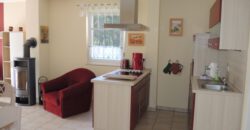 Koserow-Ostsee: 600 Meter bis zum Strand! Gepflegtes 2-Zimmer-Apartment mit Kaminofen und Terrasse.