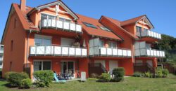 Koserow-Ostsee: 600 Meter bis zum Strand! Gepflegtes 2-Zimmer-Apartment mit Kaminofen und Terrasse.