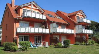 Koserow-Ostsee: 600 Meter bis zum Strand! Gepflegtes 2-Zimmer-Apartment mit Kaminofen und Terrasse.