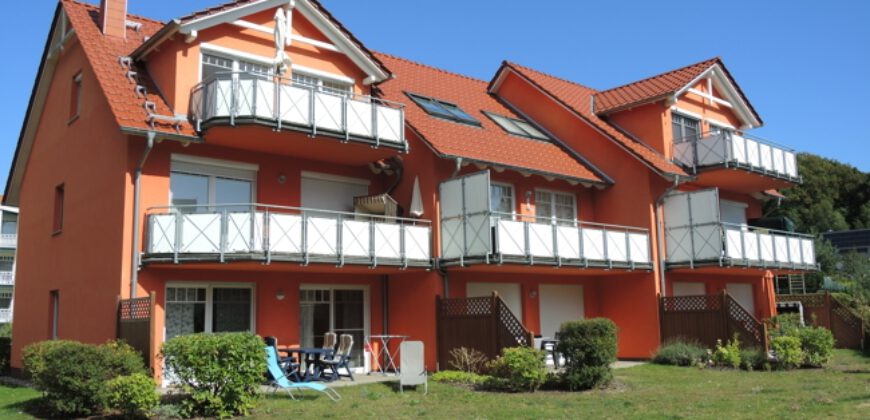 Koserow-Ostsee: 600 Meter bis zum Strand! Gepflegtes 2-Zimmer-Apartment mit Kaminofen und Terrasse.