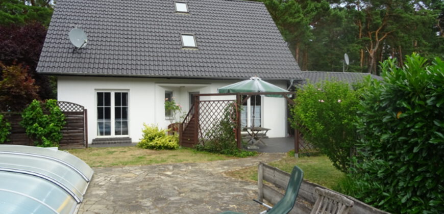 Wandlitz: Top Landhaus mit großer Liegenschaft u. Bauland, überdachtes Schwimmbad, Doppelgarage uvm.
