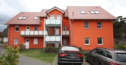 Koserow-Ostsee: 600 Meter bis zum Strand! Gepflegtes 2-Zimmer-Apartment mit Kaminofen und Terrasse.