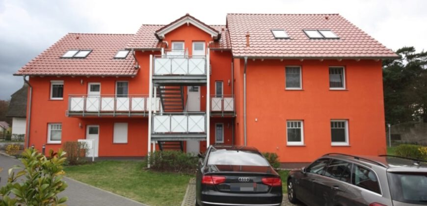 Koserow-Ostsee: 600 Meter bis zum Strand! Gepflegtes 2-Zimmer-Apartment mit Kaminofen und Terrasse.