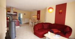 Koserow-Ostsee: 600 Meter bis zum Strand! Gepflegtes 2-Zimmer-Apartment mit Kaminofen und Terrasse.