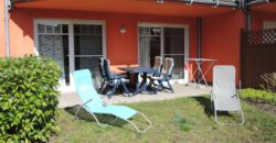 Koserow-Ostsee: 600 Meter bis zum Strand! Gepflegtes 2-Zimmer-Apartment mit Kaminofen und Terrasse.