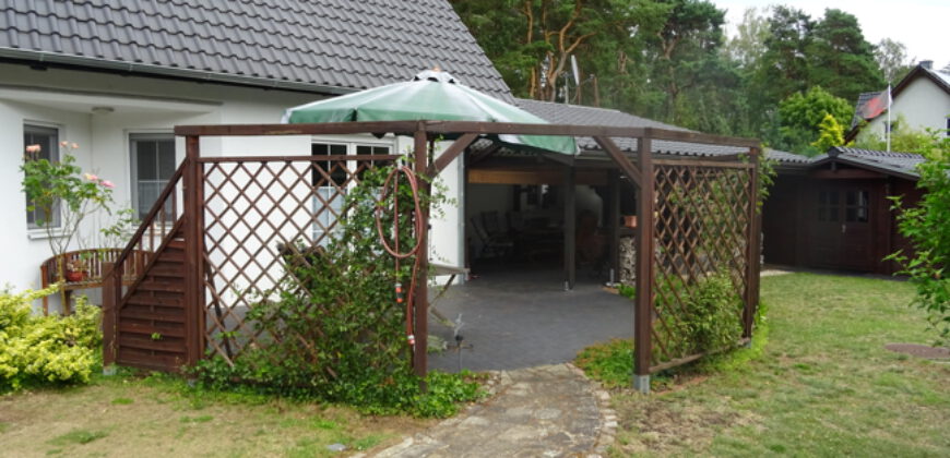 Wandlitz: Top Landhaus mit großer Liegenschaft u. Bauland, überdachtes Schwimmbad, Doppelgarage uvm.